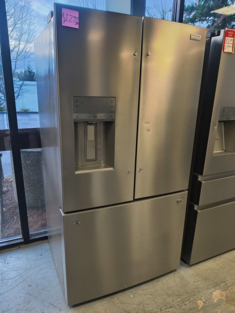 New Frigidaire
36 in. Gallery 28 cu. ft. Standard Depth French Door Refrigerator in Smudge-Proof Sta