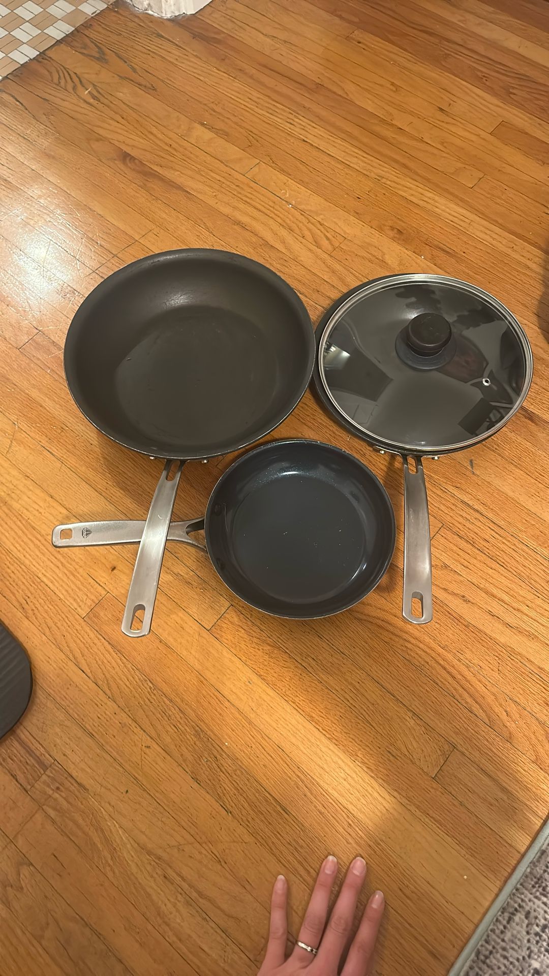 Set Of Cooking Pans W/one Lid