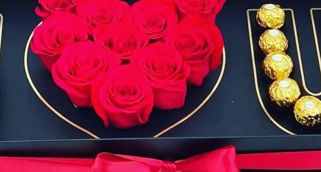 Luxury Box I ❤️ You ! Fresh Roses Chocolates And Champagne