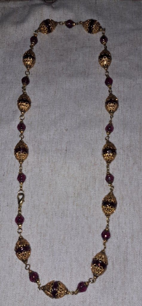 Beautifully Designed Glass Beads Encased Gold Toned Filigree Metal Necklace