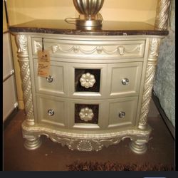 Cassimore Queen Panel Bed And Nightstand 