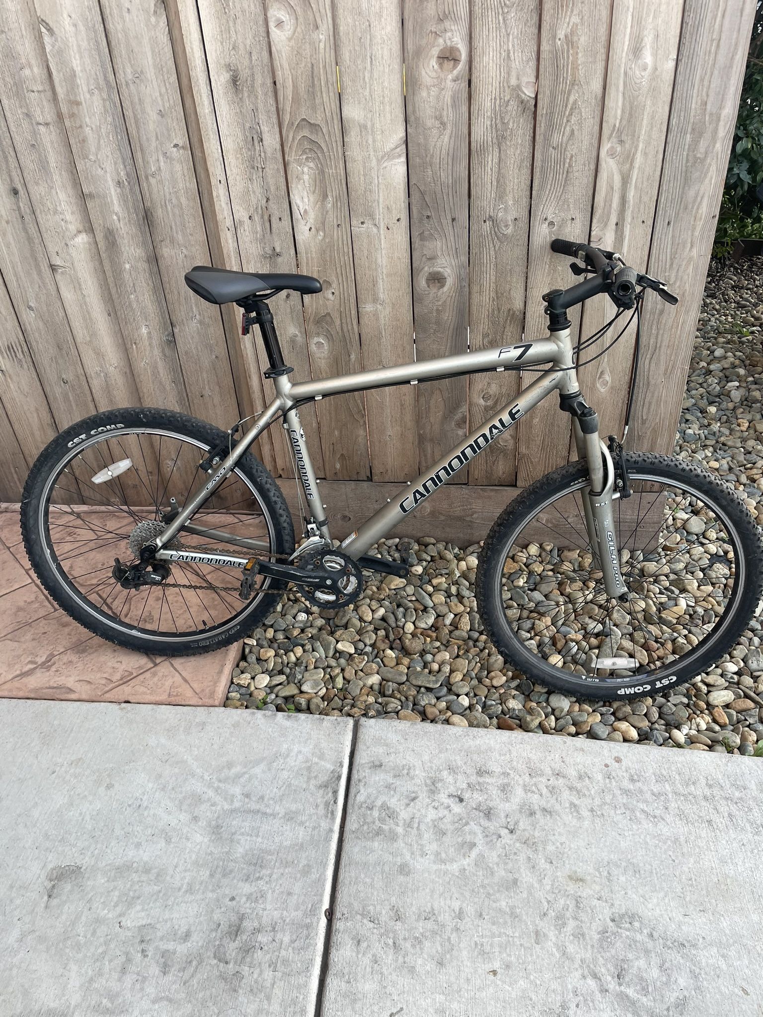 XLarge Cannondale F7 Mountain Bike