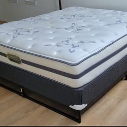 Very Nice Queen Simmons Beautyrest Mattress, Boxspring and Platform Bed Frame 