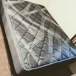 NEW QUEEN MATTRESS & BOX SPRING 