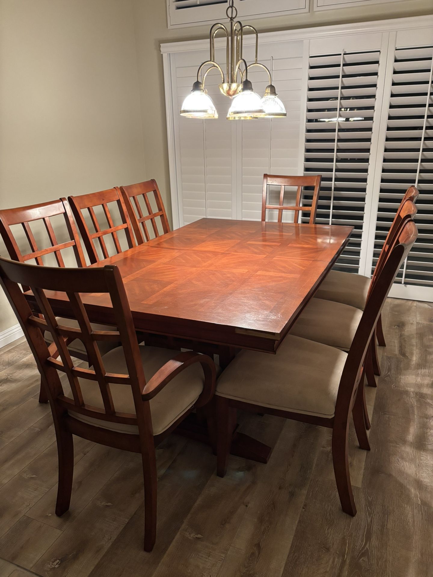 9 Piece Formal Dining Set (Dining table W 8 Chairs) $200
