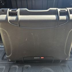 36.4L Nanuk 933 Waterproof case with foam inserts