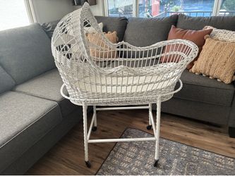 Vintage Style Baby Bassinet