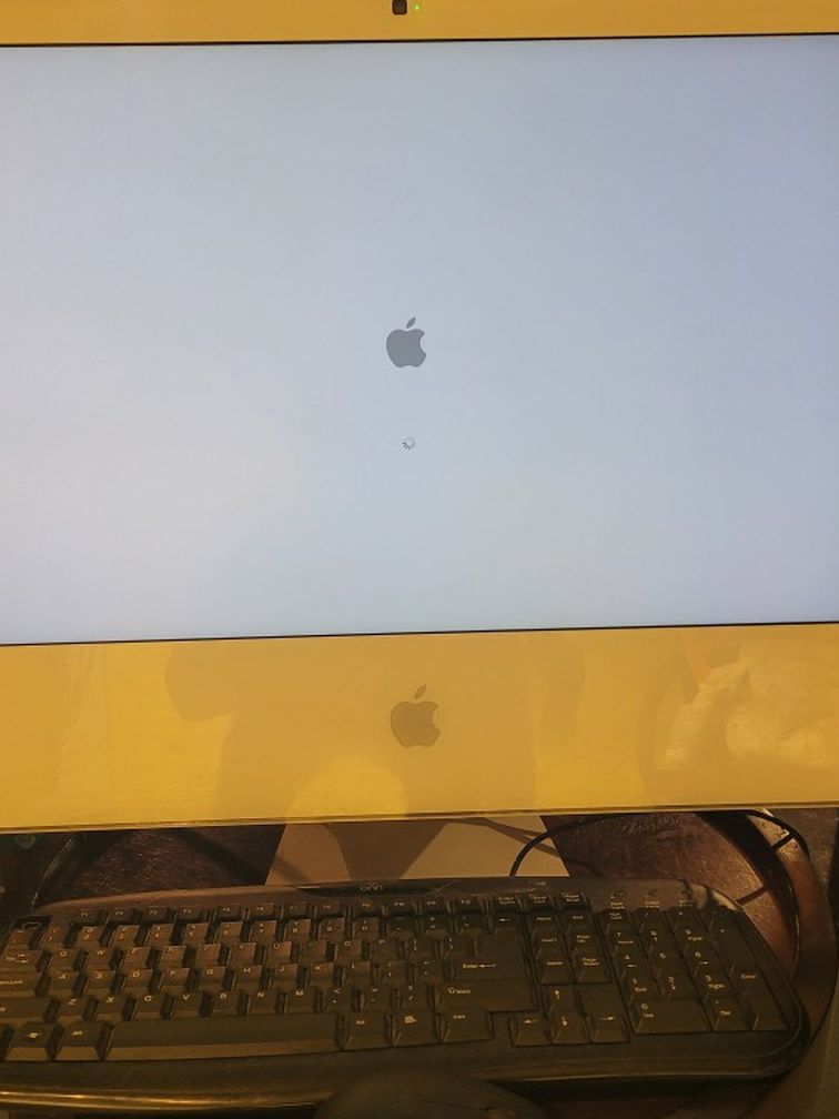 IMAC With Keyboard And Mouse