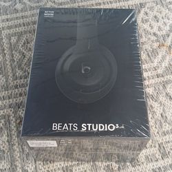 Beats Studio3 Wireless Noise Cancelling Over-Ear Headphones - Apple W1 Headphone Chip, Class 1 Bluetooth, 22 Hours of Listening Time, Built-in Microph