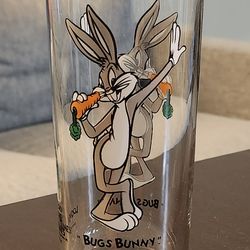 Bugs Bunny 1993 Warner Bros Looney Tunes cartoon glass WB Store 6"