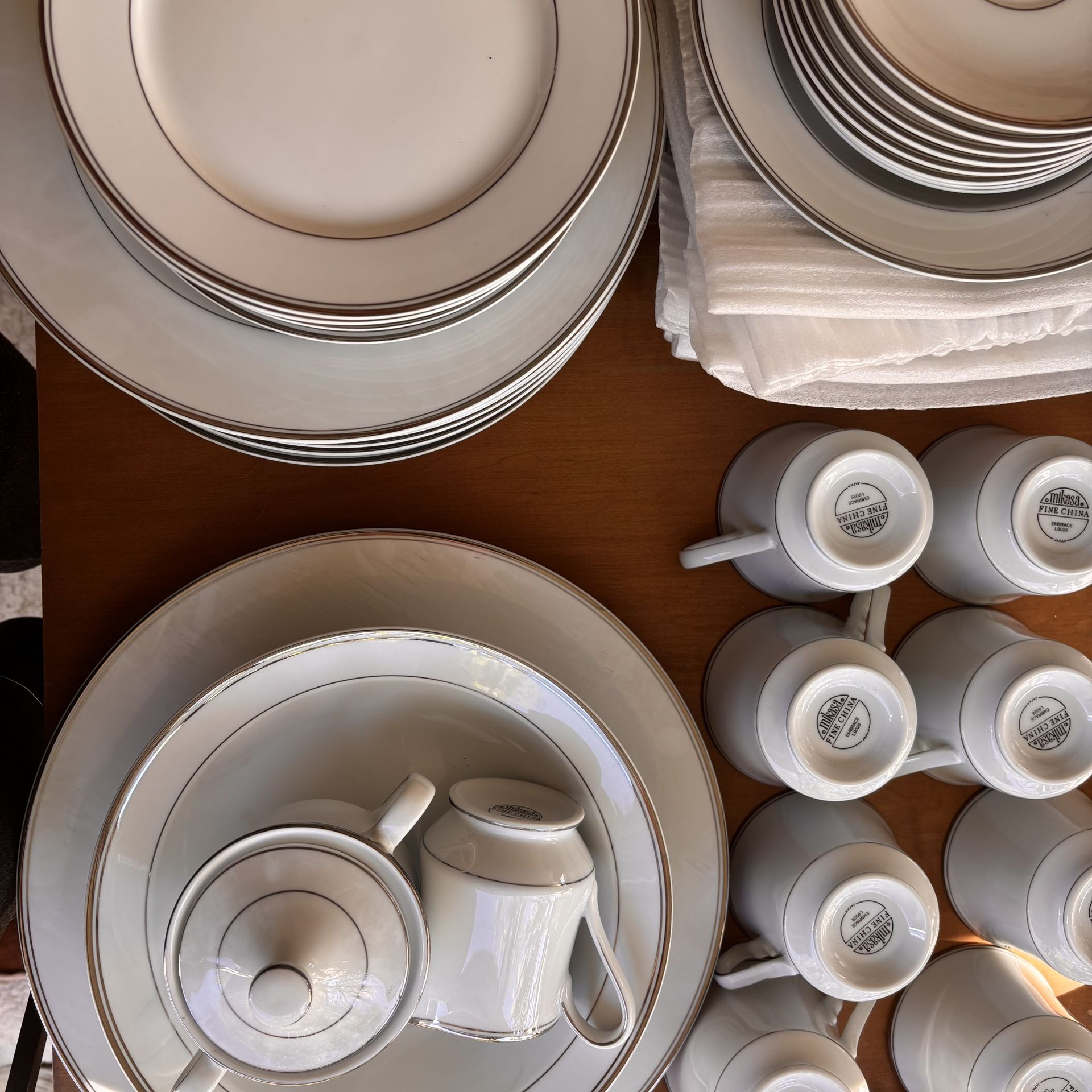 Mikasa embrace dinner service for eight