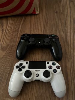 PS4 DualShock 4 Controllers Black and White