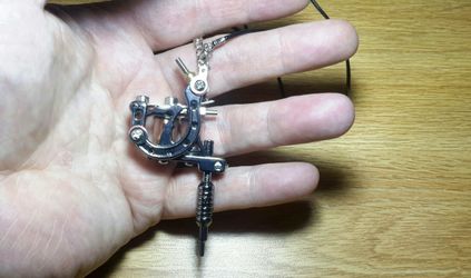 ⭐⭐Skinflictions tattoo machine necklace ⭐⭐