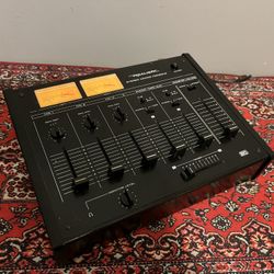 Realistic Stereo Mixing Console Mixer