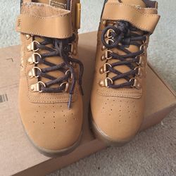 Fila Weatherteck hiking boots for boys or girls size 5.5