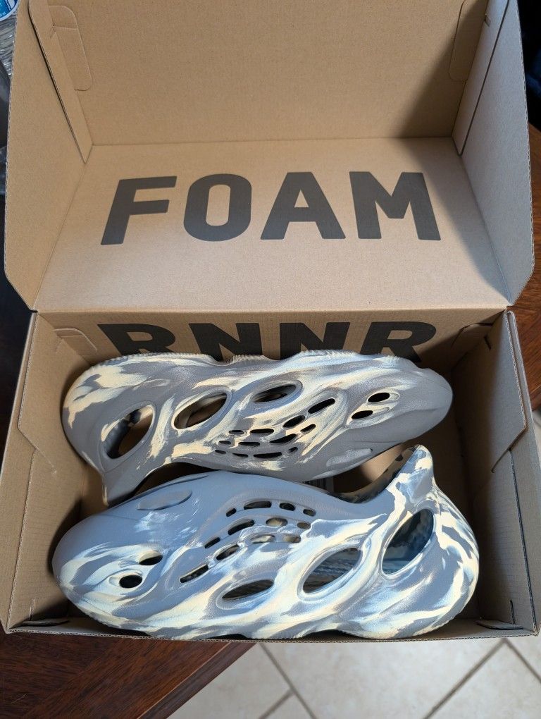 Yeezy Foam RNNR MXT Moon Gray Size 11