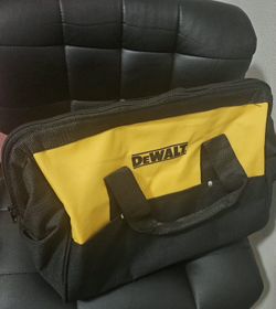 Dewalt  tool  bag  15"