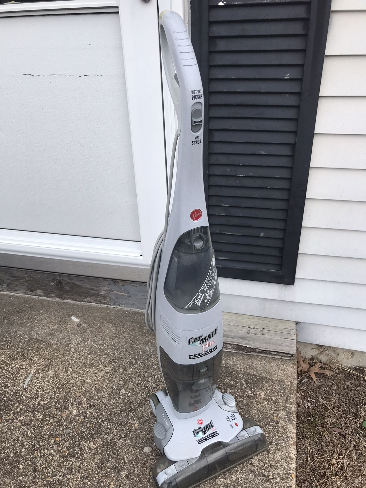 Very nice high powered floor scrubber a few more pictures only $45 firm