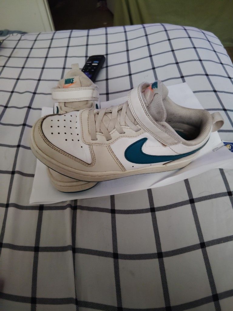 Nike Court Borough Low 2