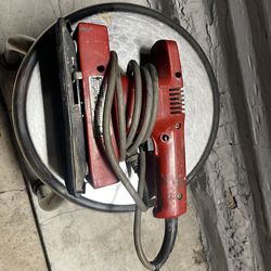 Makita M903 Dual Action Finishing Sander. Key Specifications: