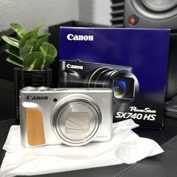 Brand New! Canon PowerShot SX740 HS Camera
