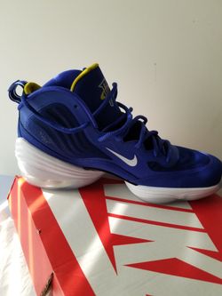 BRAND NEW NIKE SIZE 9.5