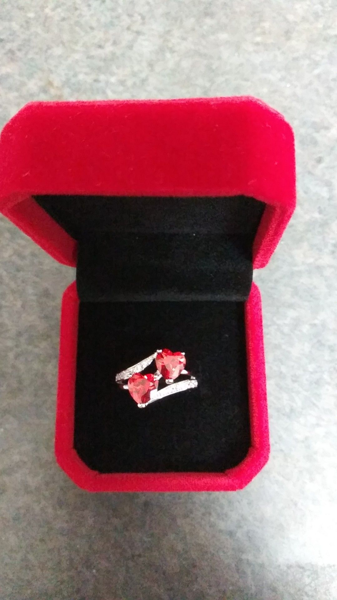 VERY Beautiful Ring!! Size 7