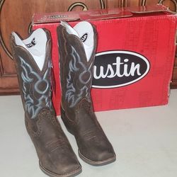 Brand New Women's Justin Dark Brown Boots