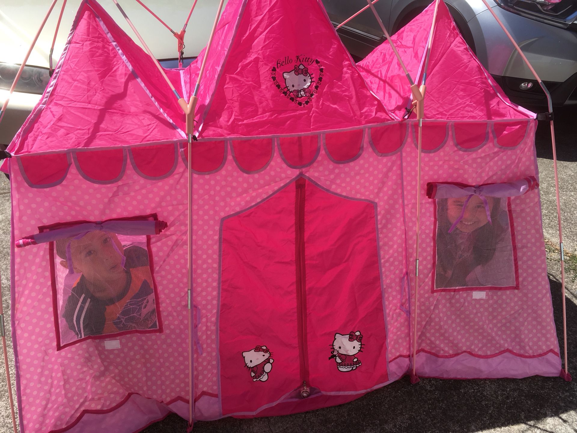 lezing Feest campus Hello Kitty tent for Sale in Joint Base Lewis-McChord, WA - OfferUp