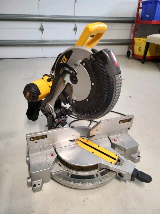 DeWalt Compound Miter Saw for Sale in Boynton Beach, FL OfferUp