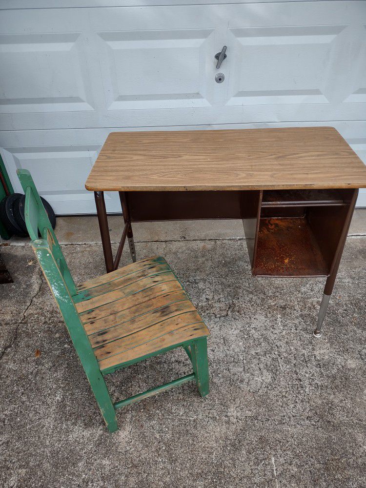 Old  School Desk With Chair
