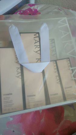 Mary timewise miracle set has age-fighting moisturizer, 3-in-cleanser, day solution sunscreen, and night solution normal skin New