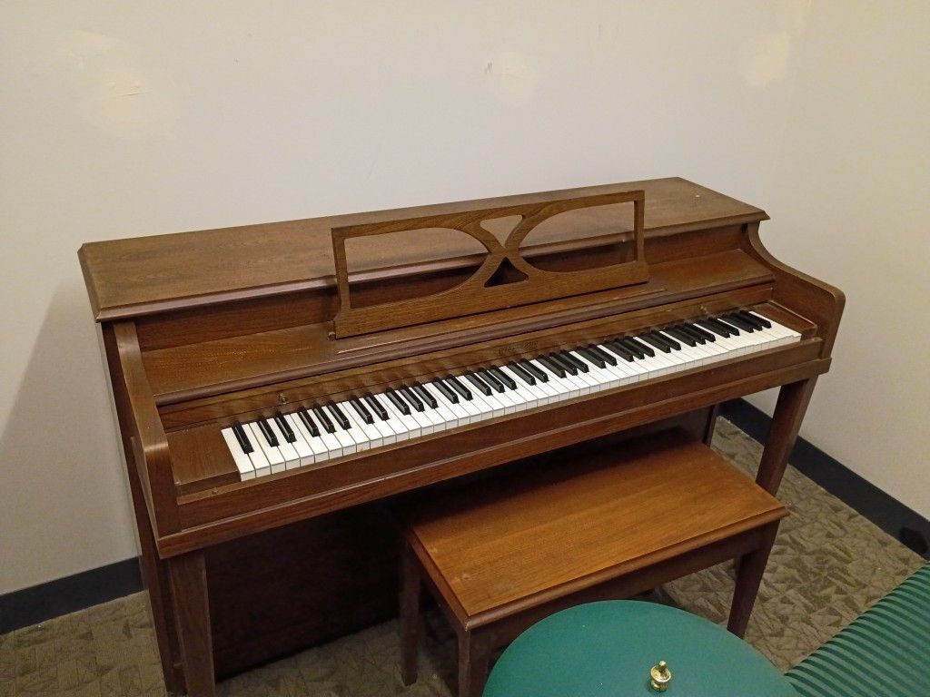 Mehlin &Sons Spinet Piano
