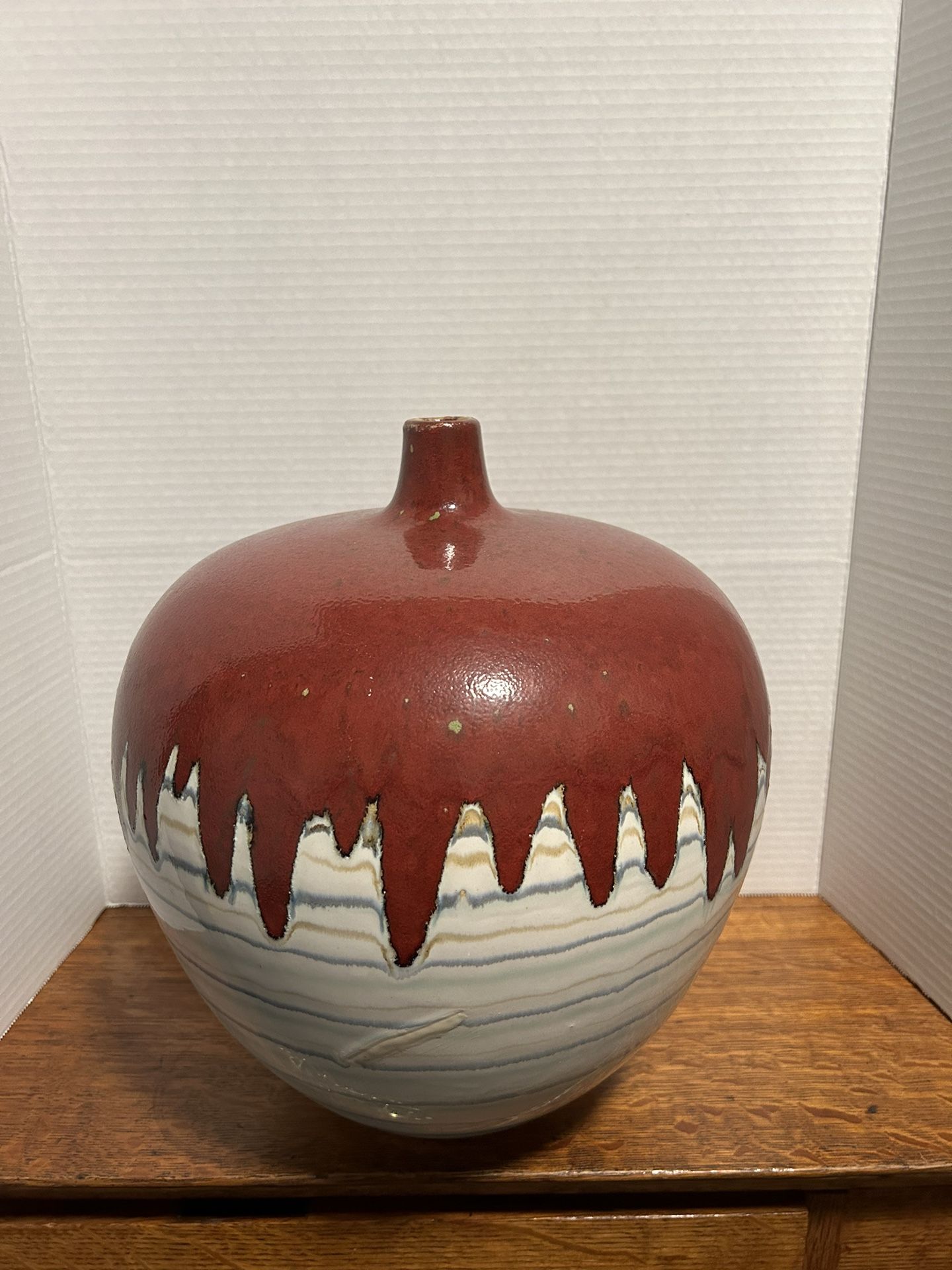 Ceramic Pot With Drip Glaze Design 