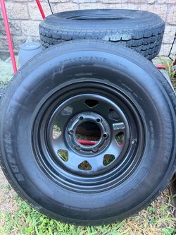 Travel trailer wheels and tires
