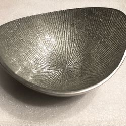 Beautiful Sparkling Silver Lacquered Design Nut Bowl (vintage) Simply Designz 