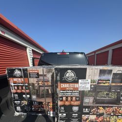 Pit Boss Charleston 1020 Sq in Wood Pellet Grill/Gas Griddle Combo - Onyx Edition