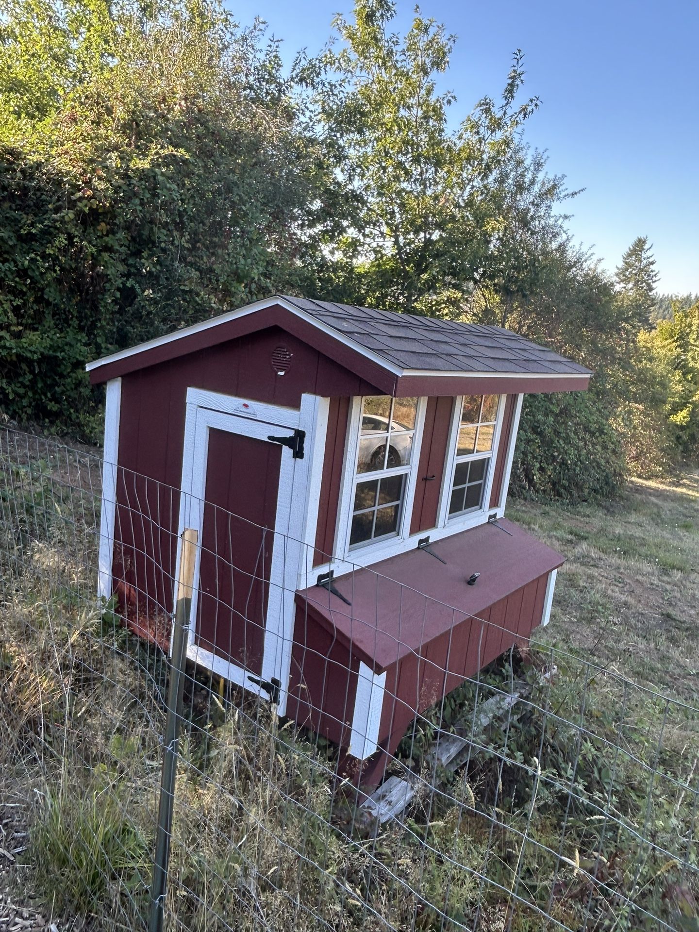 Wired Large Authentic OverEZ Chicken Coop, New/unused.