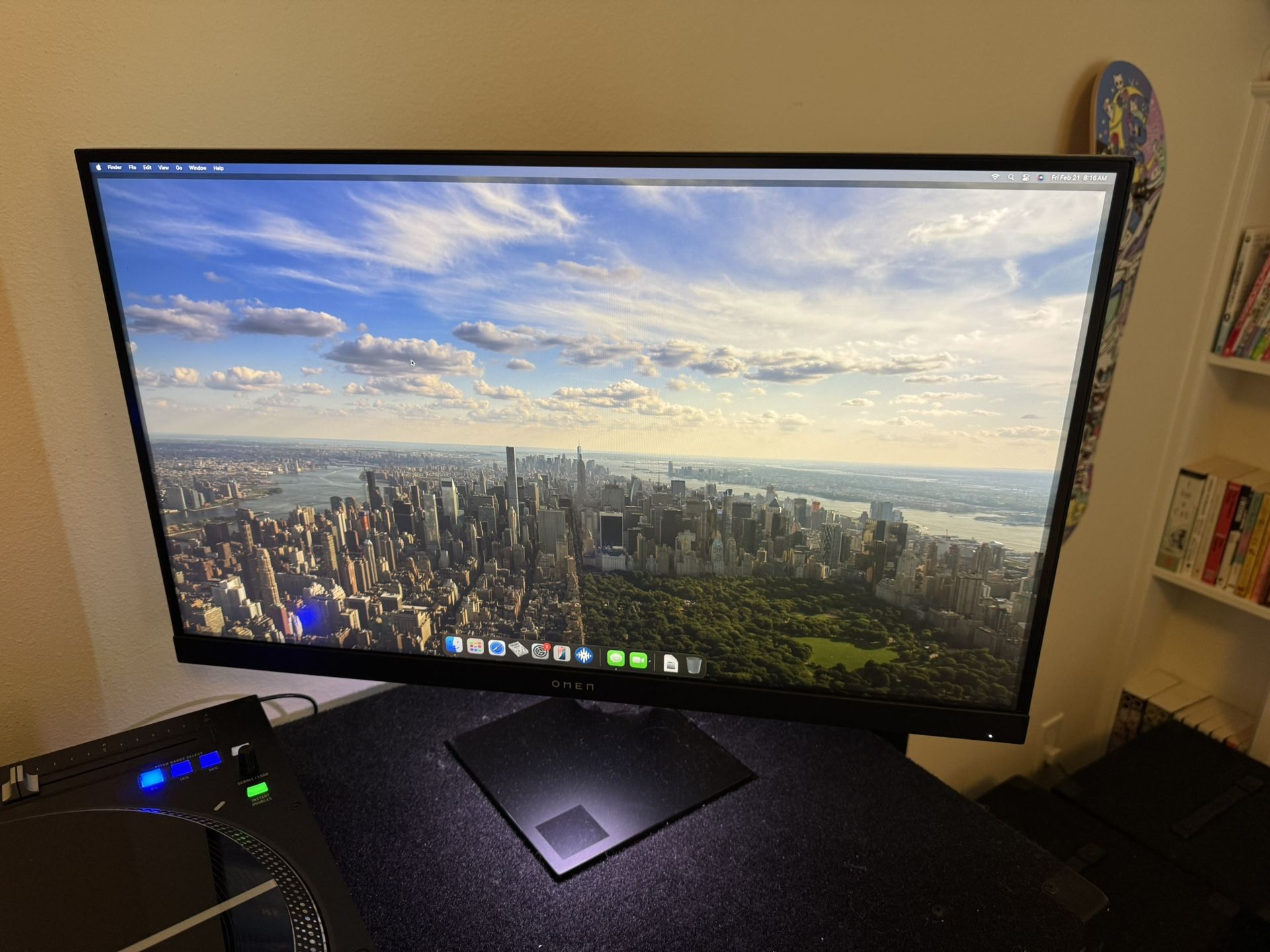 HP OMEN 27 IPS LED QHD FreeSync G Sync Compatible Gaming Monitor