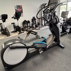 Precor EFX883 Elliptical Cross-trainer with P82 Console