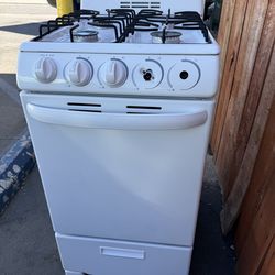 Danby tiny 20” w slide in gas  white color