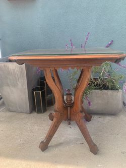 Late 19th-century Victorian carved wood pedestal table