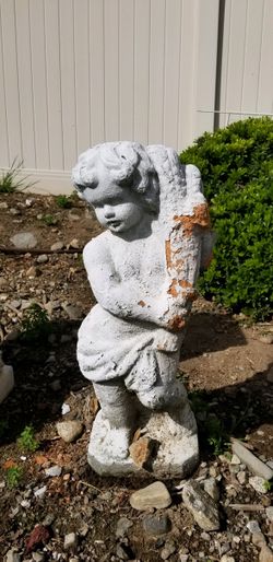 Yard statue Angel