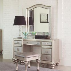 3 PC VANITY SET NEW IN BOX ☎️ 1714586,2564 PICK UP PRICE 