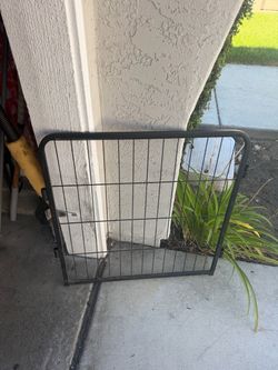 Doggie gate/play pen