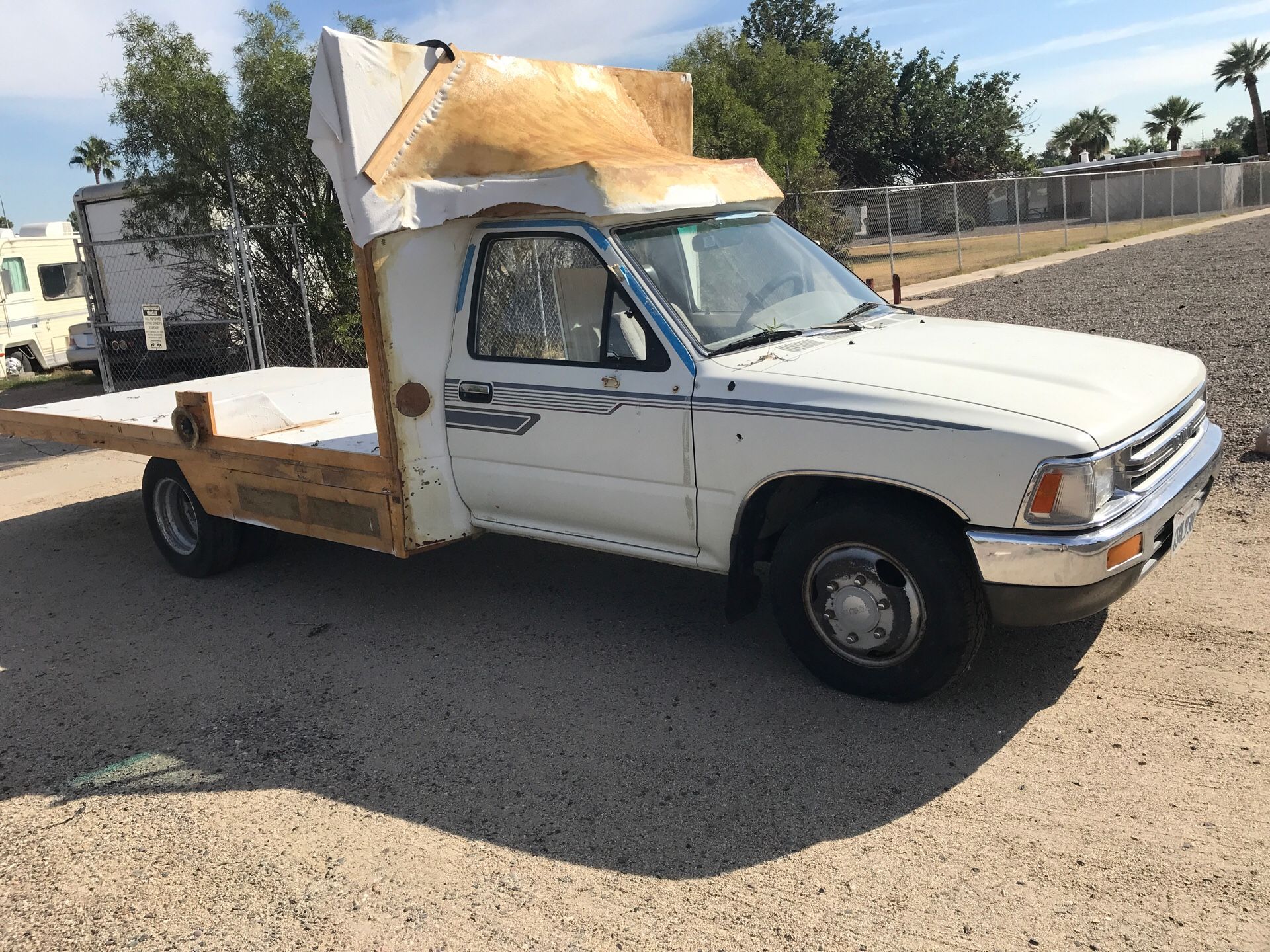 89 Toyota flatbed Motorhome clean title