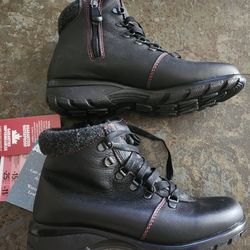 Yukon Womans low black leather toe warmers size 8