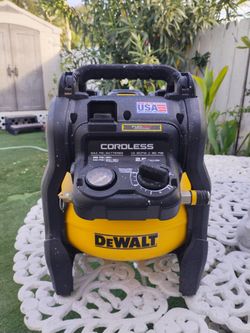 Cordless air compressor DeWalt and 60 v battery