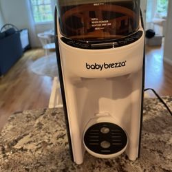Used only two weeks - Baby Brezza Advanced