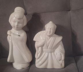 Decorative porcelain figurines.